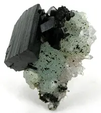 Sharp Lustrous Babingtonite