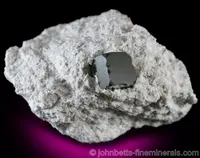 Cubic Bixbyite on Rhyolite Matrix