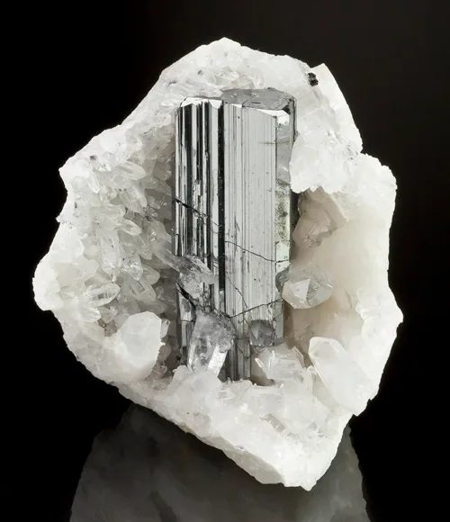 Prismatic Bournonite in Quartz