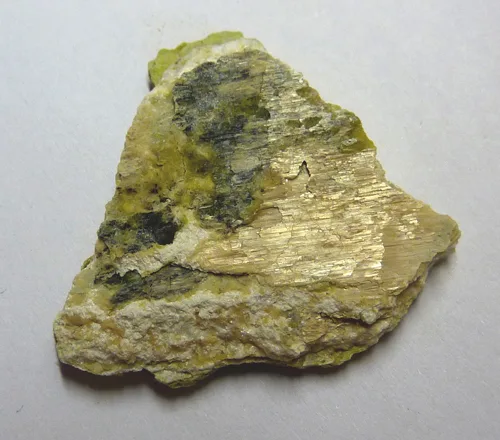 Fibrous Brucite with Serpentine