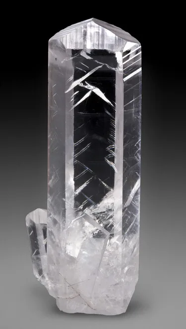 Outstanding Prismatic Calcite Crystal