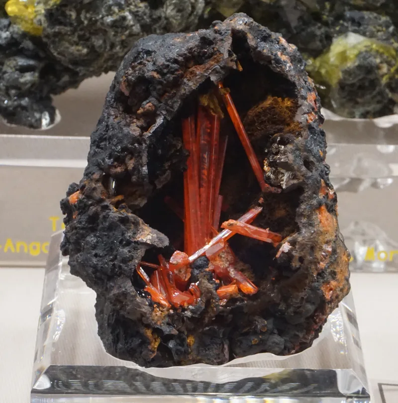 Acicular Crocoite in Vug