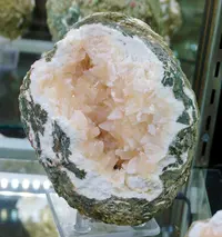 Heulandite Crystals in Geode
