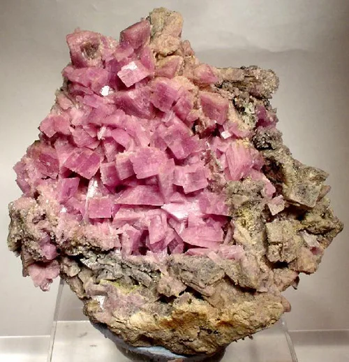 Rhombohedral-Shaped Inesite