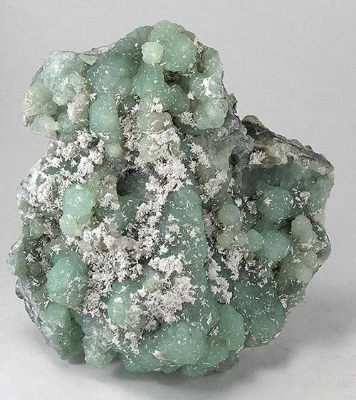 Laumontite on Prehnite