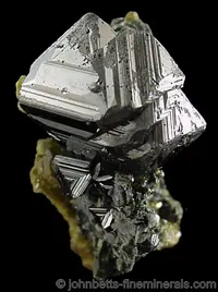 Magnetite with Growth Layers