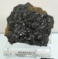 Lustrous Manganite on Matrix