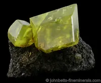 Sharp Sulfur Crystals on Matrix