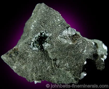 Pumpellyite-(Fe) on Basalt