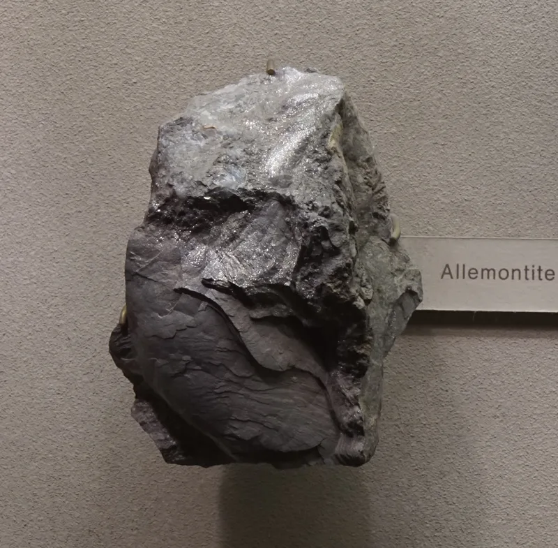 Sparking Allemontite