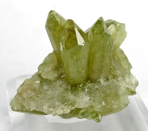 Pyramidal Vesuvianite Cluster